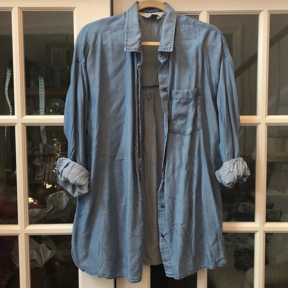 Old Navy Tops - Old navy boyfriend denim button down